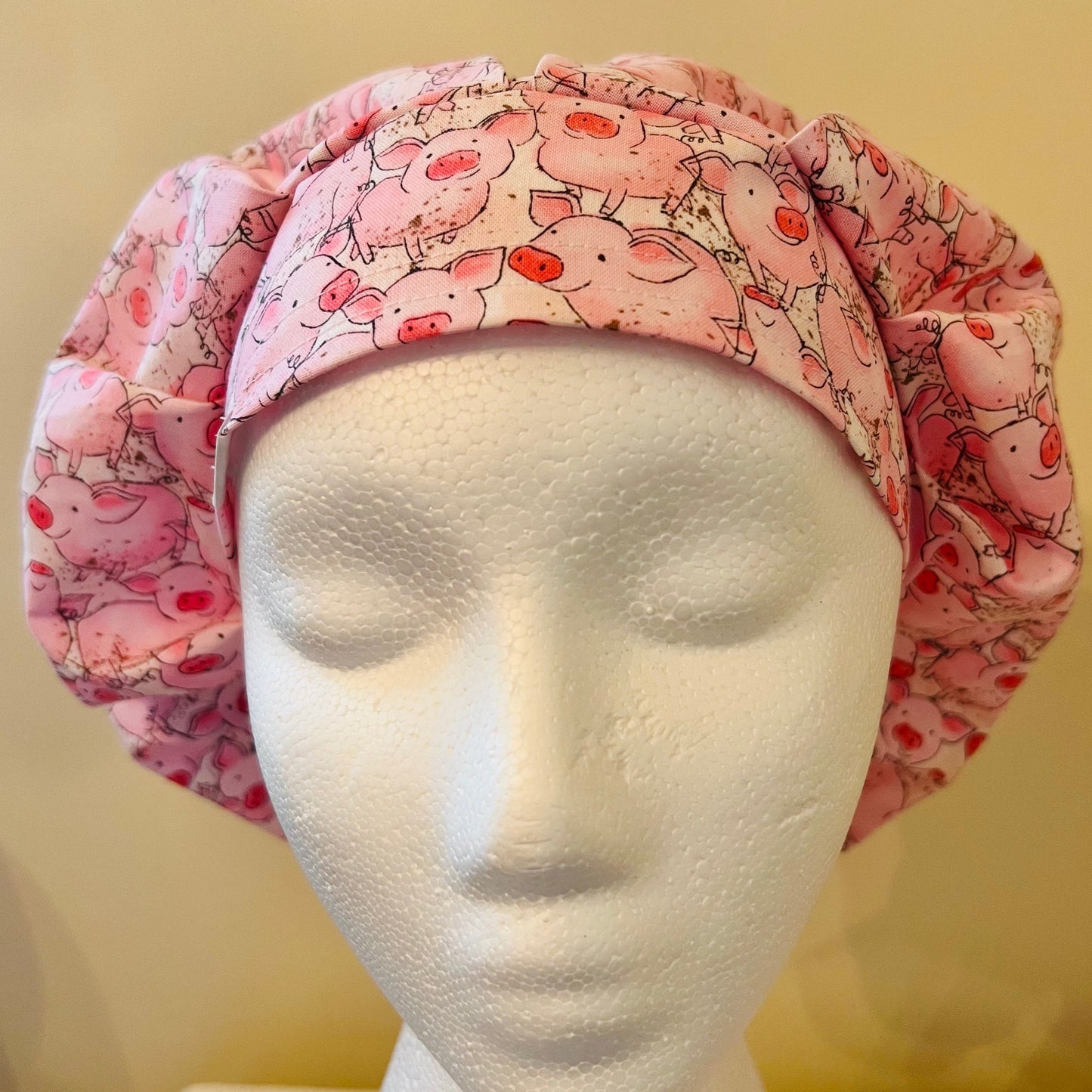Bouffant surgical scrub hat with pink pigs
