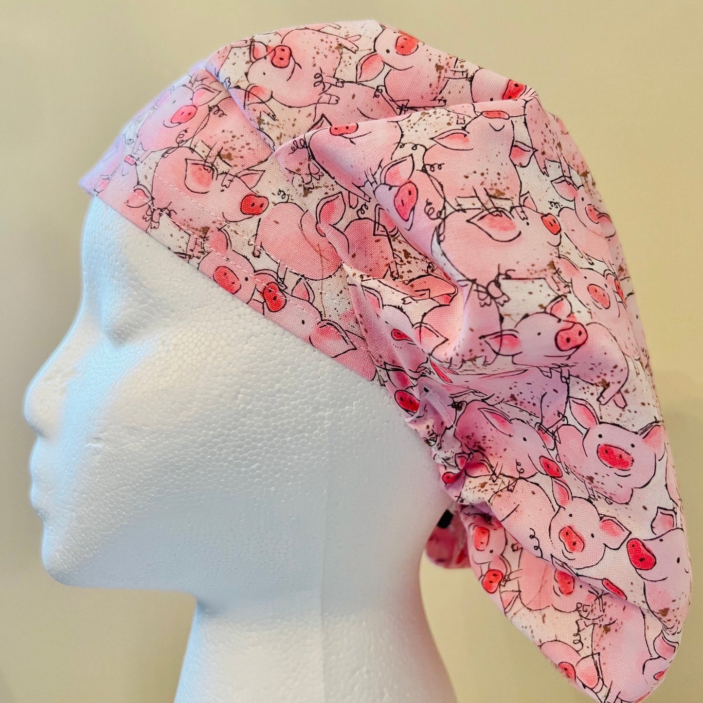 Bouffant surgical scrub hat with pink pigs