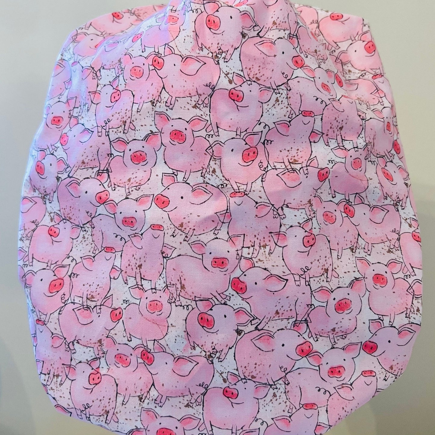 Bouffant surgical scrub hat with pink pigs