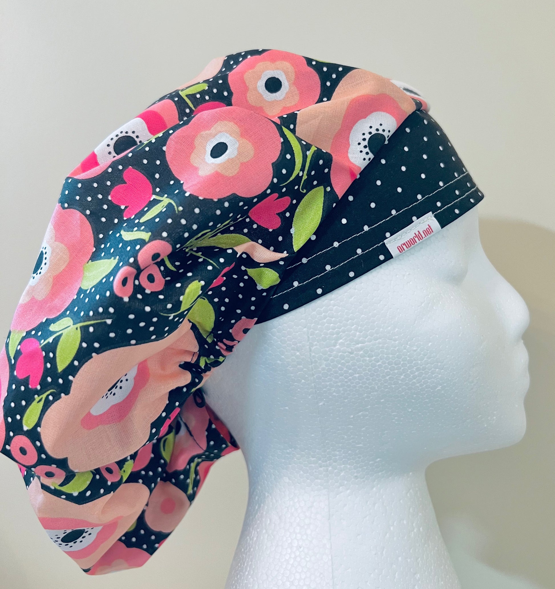Bouffant - Pink flowers with polka dots