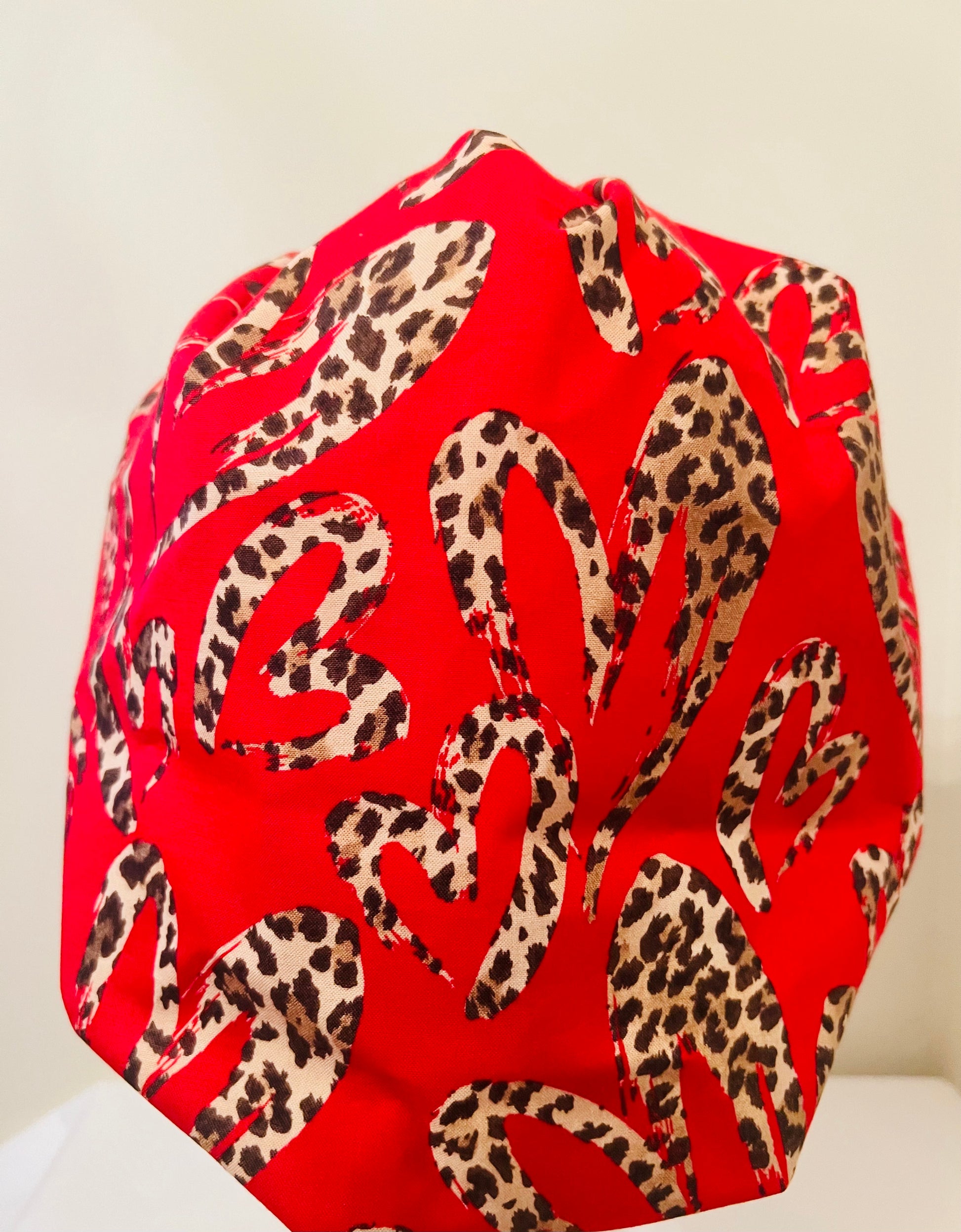 Bouffant Deluxe - Valentine's Cheetah Hearts