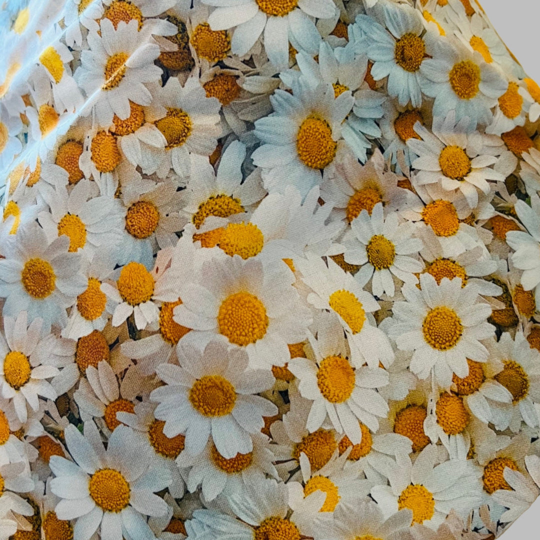 Daisy Bouffant Scrub Cap – Floral Surgical Hat for Women, White &amp; Gold Daisy Print, Nurse Cap, OR Hat, Ponytail-Friendly